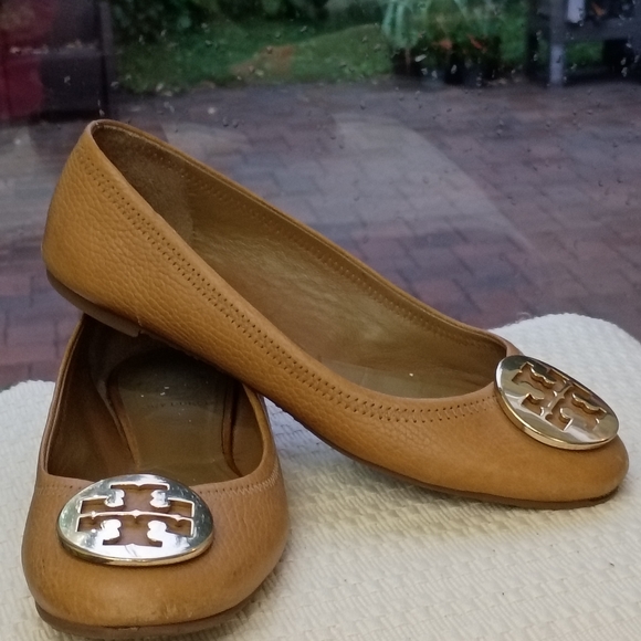 Tory Burch Shoes - Tory Burch Tan Leather Ballet Flats.Size 6.5.